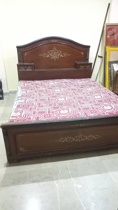 Double bed(with mattress)+2 Single beds +Dressing table+ 1 Side table