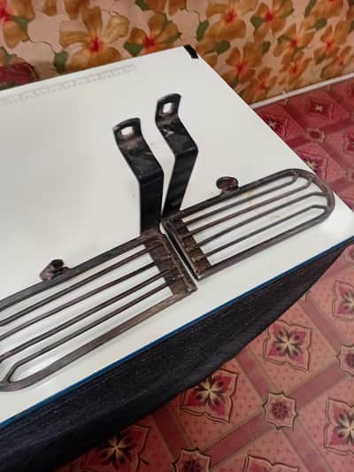 safe gaurd and footrest for ybr  ybz  dx