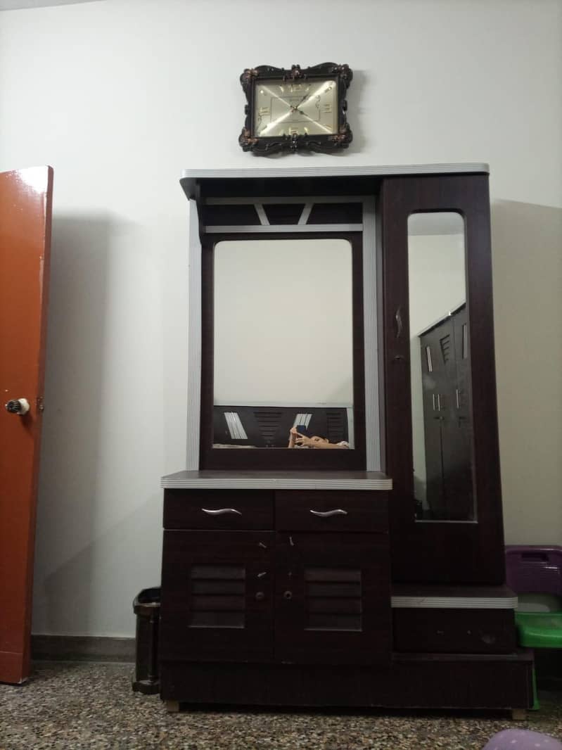 Dressing table 0