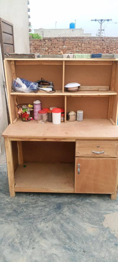 دوکان اینڈ ڈسپنسری کاؤنٹر بالکل نیو اچھی کنڈیشن 5×4پانچ فٹ اونچائی اوم