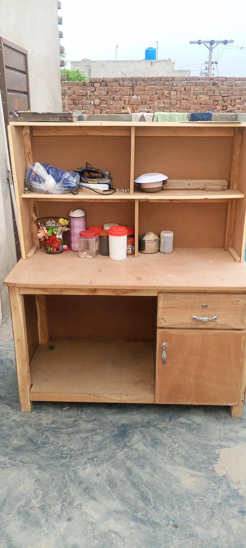 دوکان اینڈ ڈسپنسری کاؤنٹر بالکل نیو اچھی کنڈیشن 5×4پانچ فٹ اونچائی اوم 0