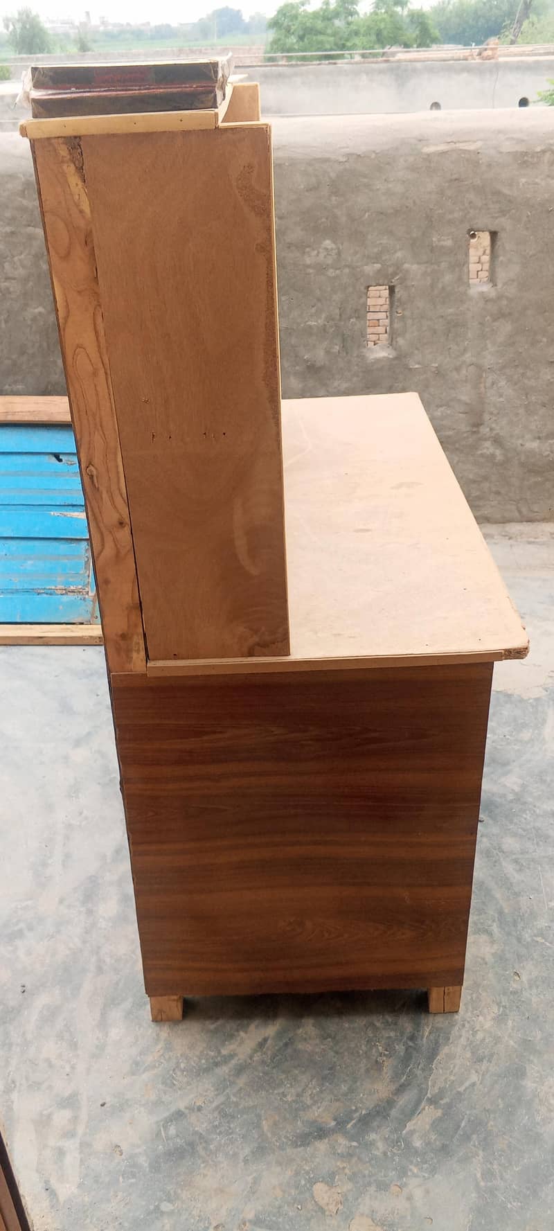 دوکان اینڈ ڈسپنسری کاؤنٹر بالکل نیو اچھی کنڈیشن 5×4پانچ فٹ اونچائی اوم 1