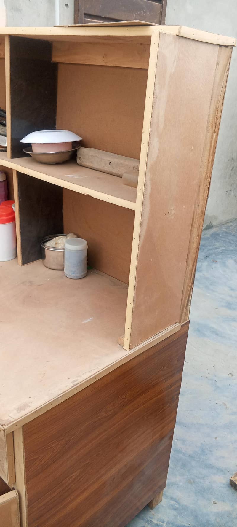 دوکان اینڈ ڈسپنسری کاؤنٹر بالکل نیو اچھی کنڈیشن 5×4پانچ فٹ اونچائی اوم 3