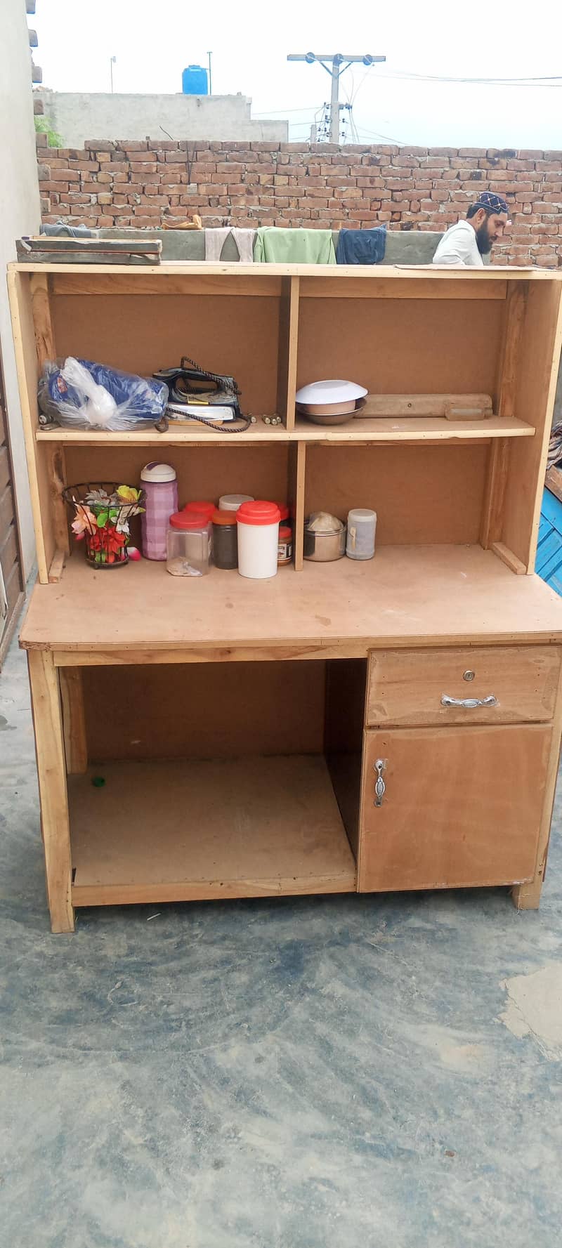 دوکان اینڈ ڈسپنسری کاؤنٹر بالکل نیو اچھی کنڈیشن 5×4پانچ فٹ اونچائی اوم 4