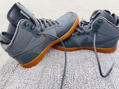 Nike Court Borough Mid Winter