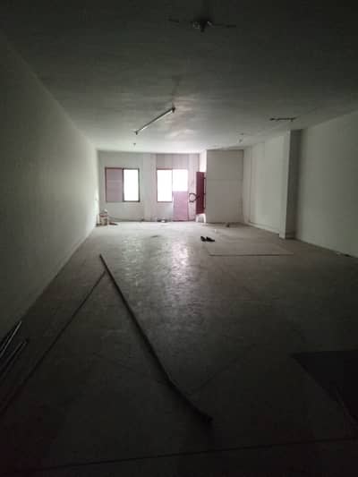 MIAN ESTATE OFFERS PROPER COMMERCIAL 6 MARLA HALL AVAILABLE FOR RENT