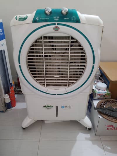 Boss Air Cooler IB 8000XL urgent sale (inverter series)