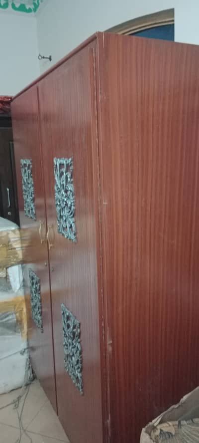 Almari Wardrobe