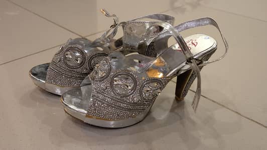 Bridal sandals for shadi nd walima
