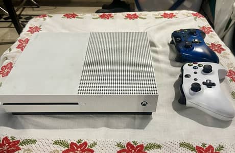 Xbox One S daul controller 500 GB with controller battery