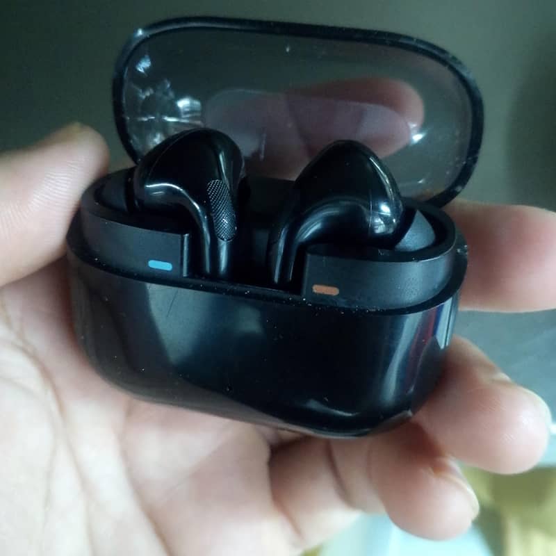 earbuds 1