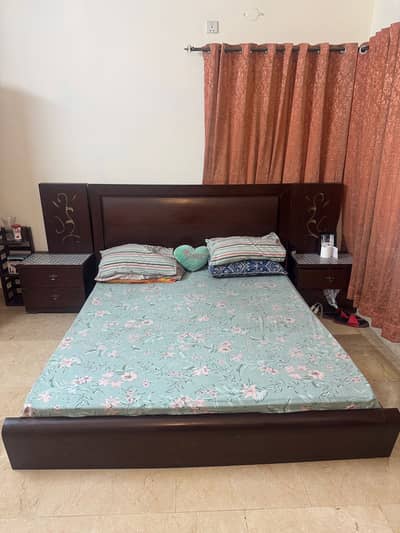 Bed set with 2 side tables