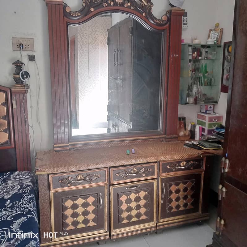 dressing table 0