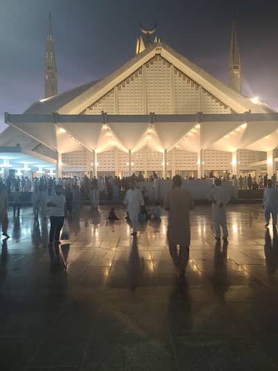 Helper or caretaker job mujy chahye