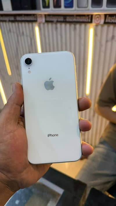 iPhone Xr  pta approved with box 256,GB My WhatsApp 03013564795