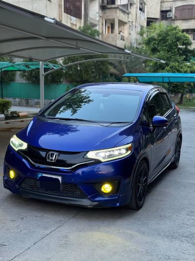 honda Fit 2014/18 hybrid Rs. . . .