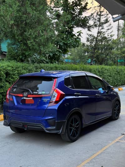 honda Fit 2014/18 hybrid Rs. . . .