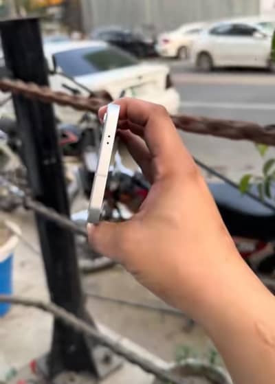 samsung s24 plus mobile in 10/10 condition great phone with good specs