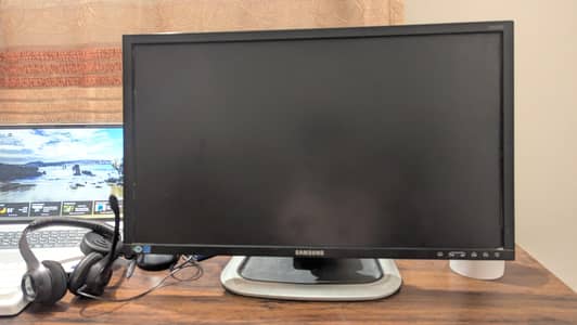 Samsung 22" FHD Business Monitor (S24E450D) - Professional Series