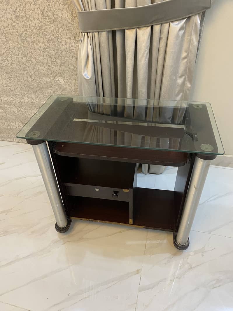 Computer table 1
