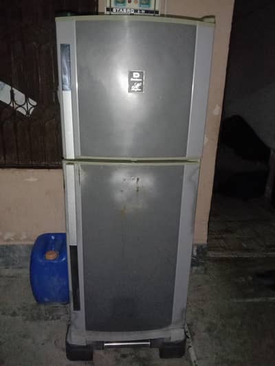 Dawlance medium full size available for sale in good condition