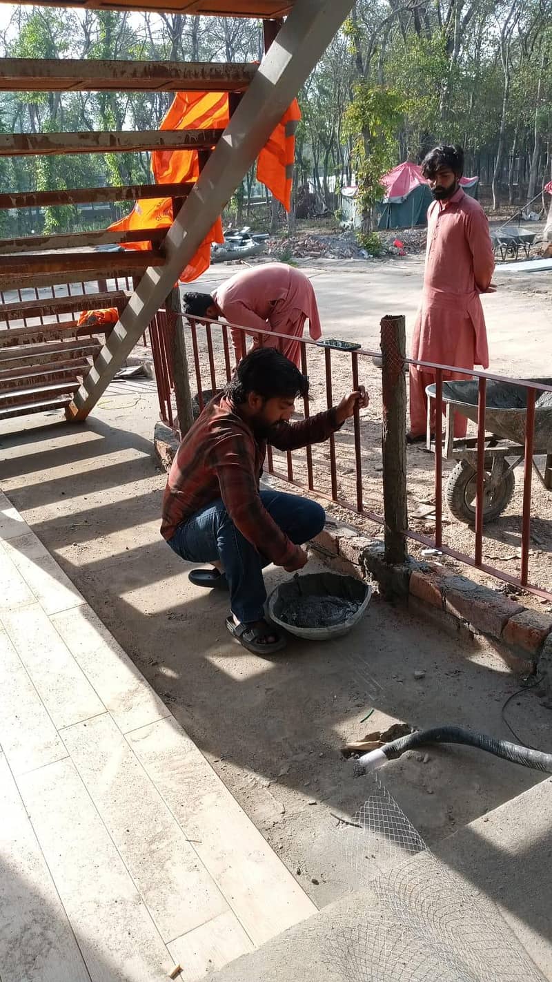 سیڑھیاں، گزیبو اور فاؤنٹین — سب کچھ ووڈ اسٹائل میں 1