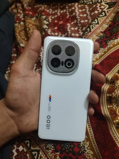 iqoo 13 (12+12)ram 256 rom