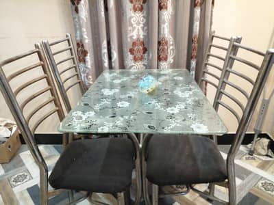 dinning table with 4 chairs