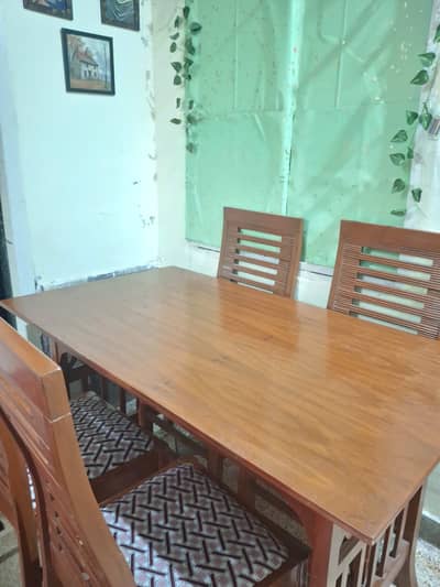Urhani Dining Table with 4x Chairs