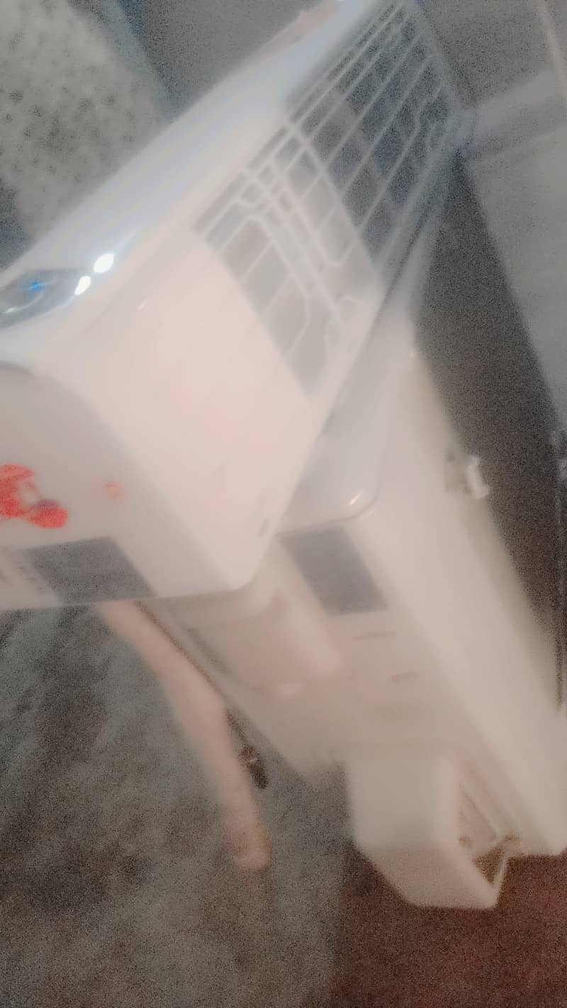 ایک ٹن     ڈالنس انورٹر اے سی 1