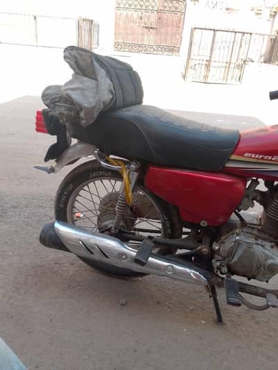 Honda 125 sukkar number chulne mein nikul okay hai koi kaam nahi hai