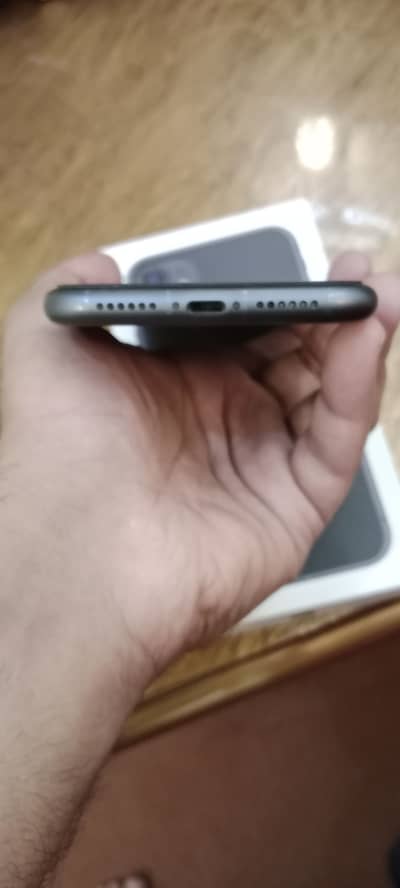 iPhone 11 Non pta 64 gb  with box & orignial wire