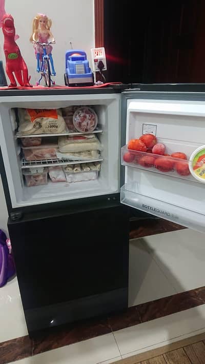 Hair HRF-216 8 cubic feet