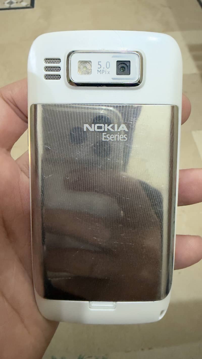 NOKIA E72 3