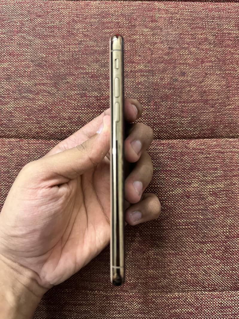 iPhone XS 4