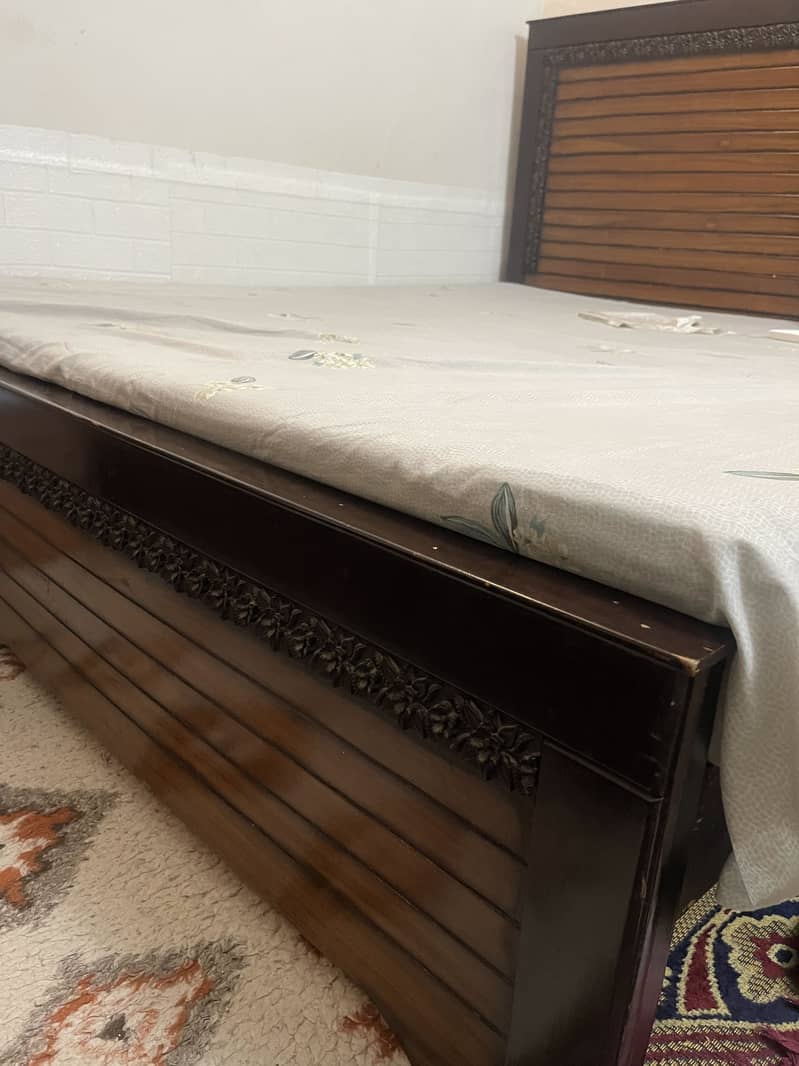 Double bed and dressing table 4