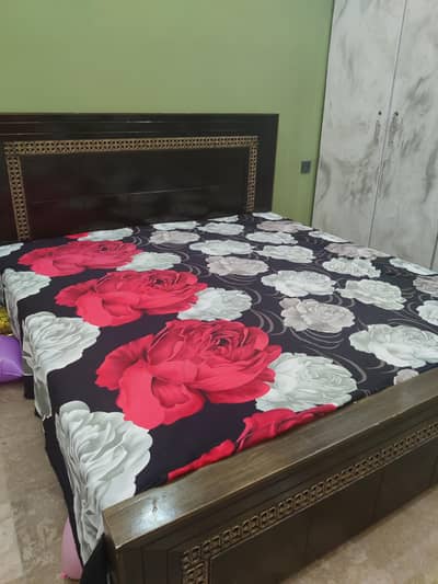 Elegant King Size Bed for Sale – Sturdy, Spacious & Stylish