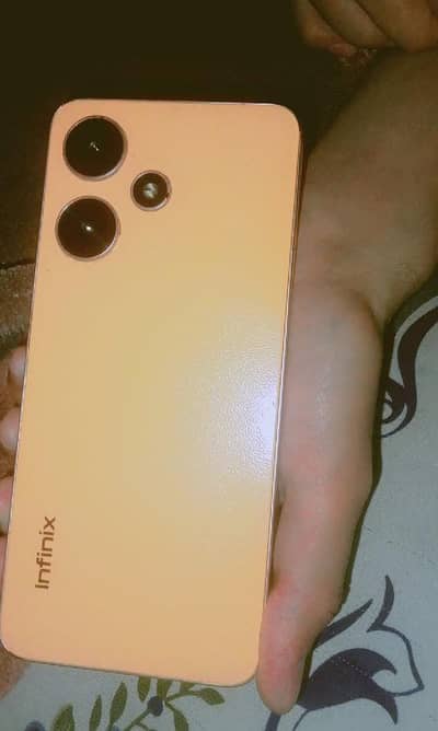 Infinix hot 30i 4+4/128 all ok phone ghr ka use hua hy without box