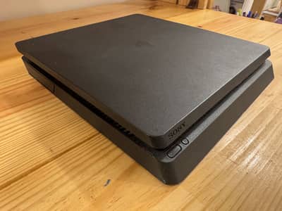 PS4 slim 1TB, 2x Controllers and FC25