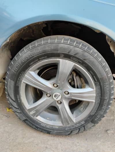 14 inches alloy rims with tubeless tyres . .