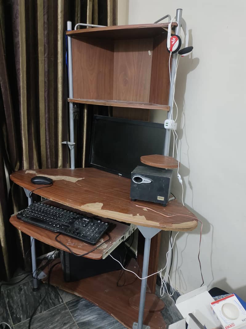 Computer table 0