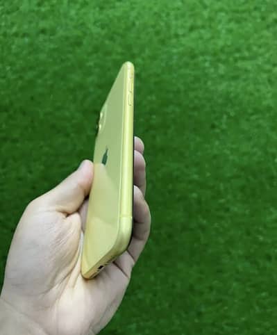 Iphone 11 10/10 condition with 2 month sim time