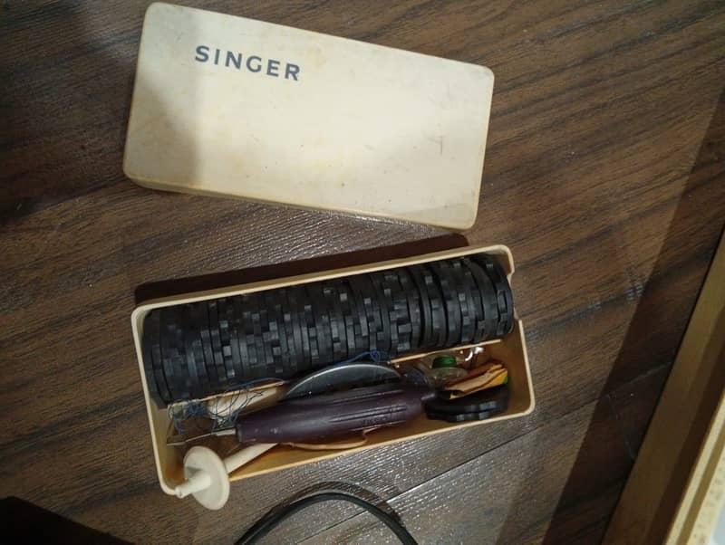 Singer  swing machine 3