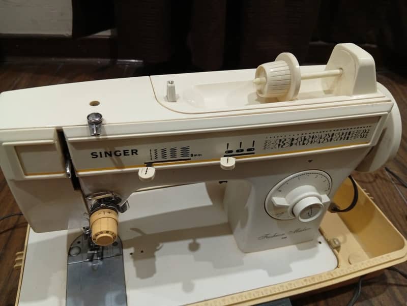 Singer  swing machine 7
