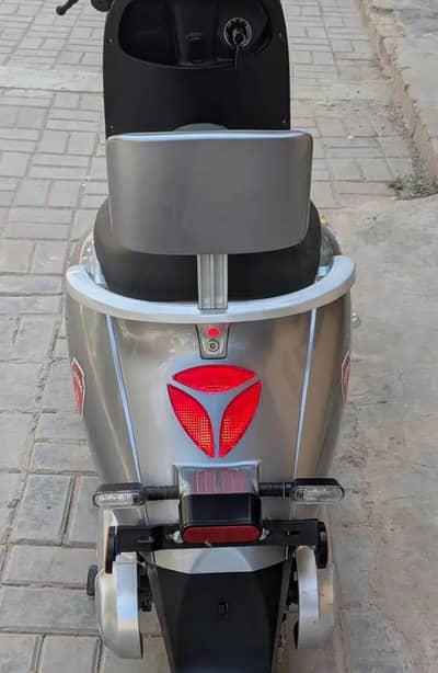 with out battery metro m6