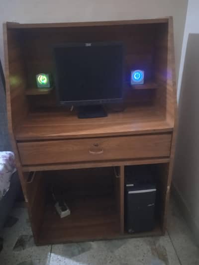 Computer desk