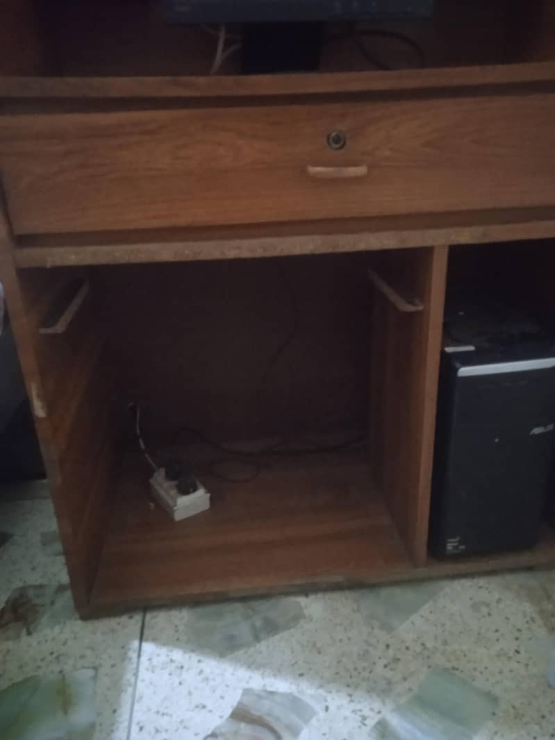 Computer desk 1