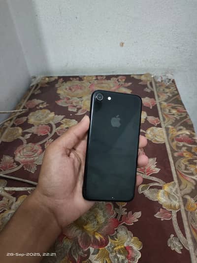 Apple iPhone 7 hai official PTA approved hai Battery health 100% hai