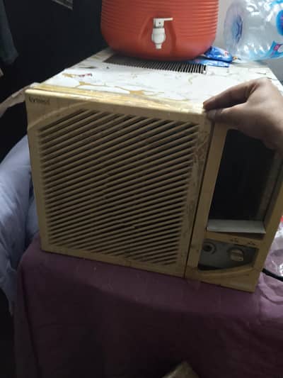 window ac 0.75 ton in working condition