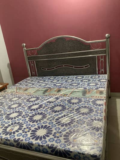 Iron king size double bed with foam